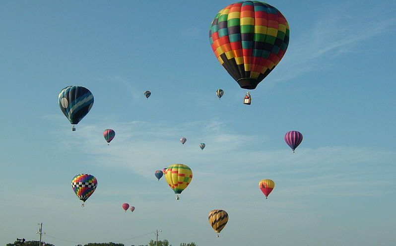 Balloon launch at the Great Pershing Balloon Derby near Brookfield, Missouri on September 4, 2005. Photo taken by Joe DeShon.