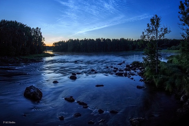 Ripples Through a Dark Sky [Credit & Copyright: P-M Heden (Clear Skies, TWAN)]